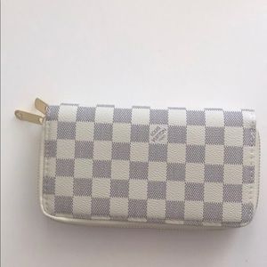 louis vuitton pouch